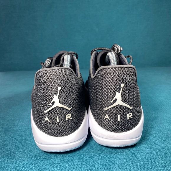 Size 8.5 - Men’s Nike Jordan Eclipse black shoes - Picture 2 of 9